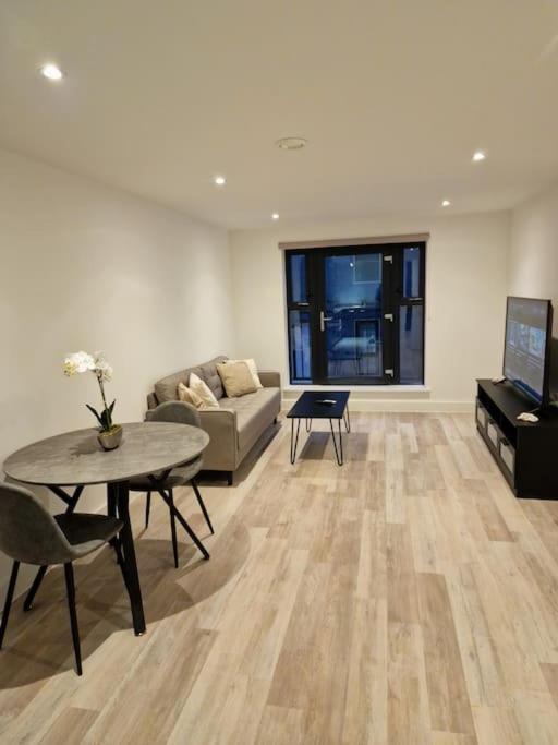 Modern-New Build Apartment In Birmingam Exterior foto